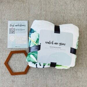 Calloō "Watch Me Grow" Milestone Baby Blanket - White & Green